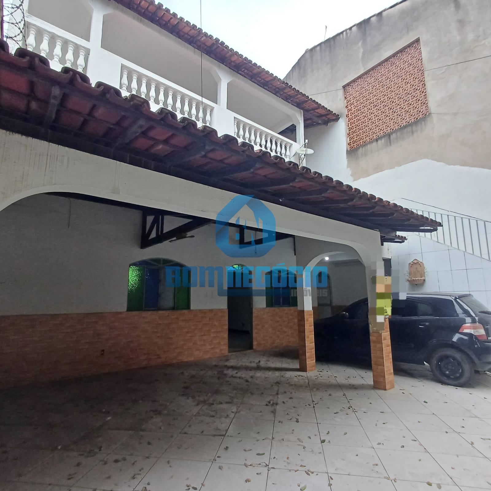Excelente Casa com Três Moradas à Venda no Centro de Governado...