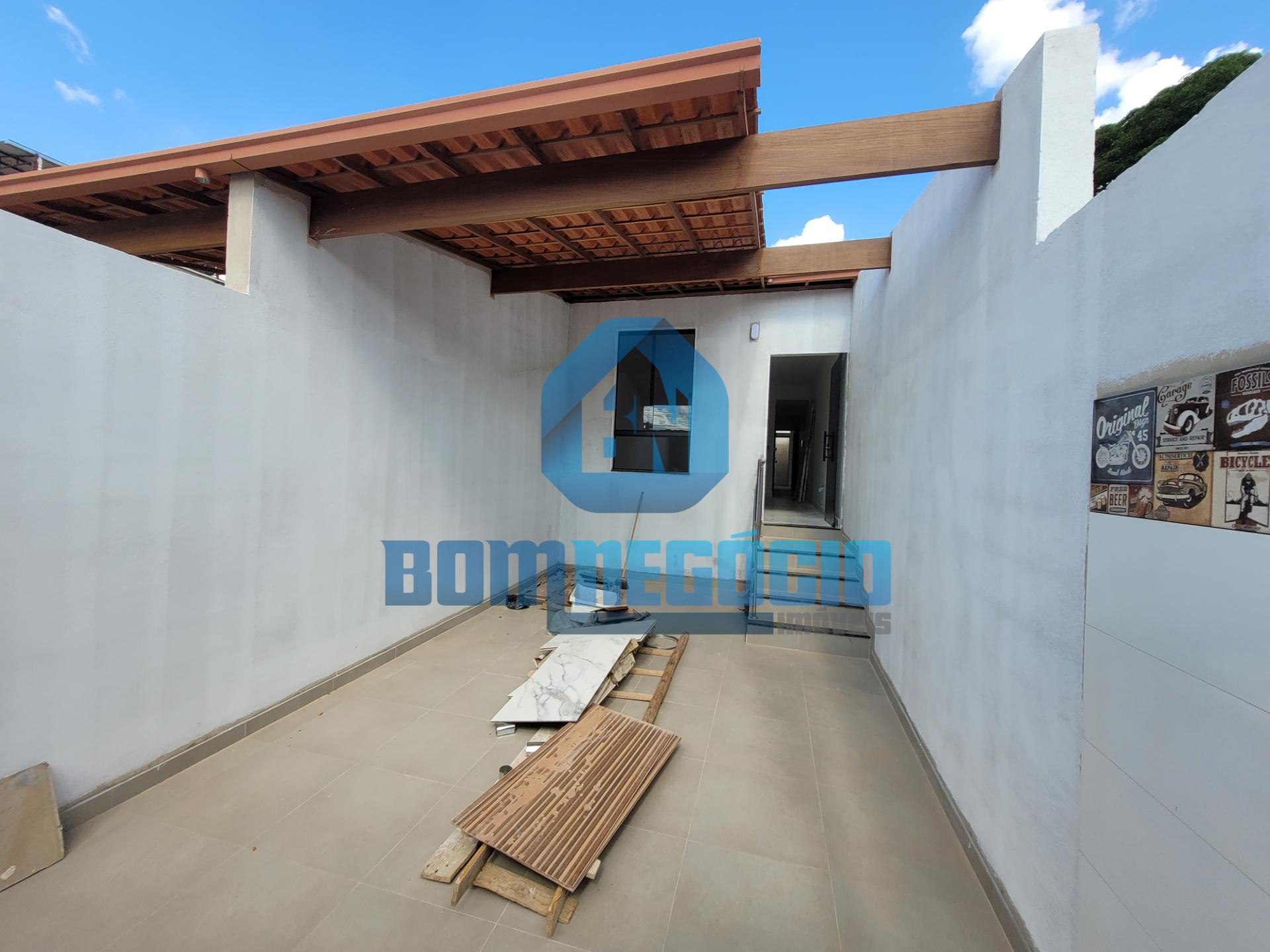 Casa com 2 dormitórios à venda, JARDIM DO TREVO, GOVERNADOR VA...