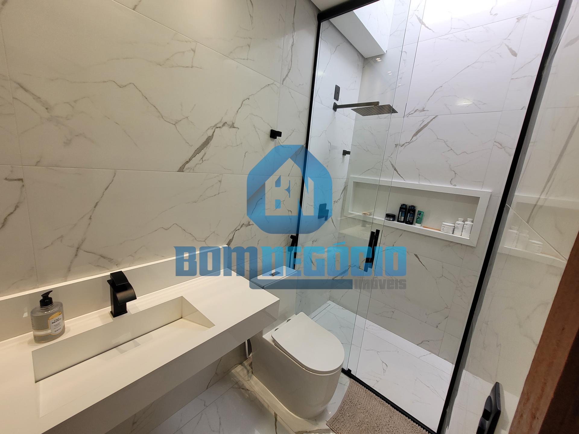 Casa com 3 dormitórios à venda, VILA BRETAS, GOVERNADOR VALADA...