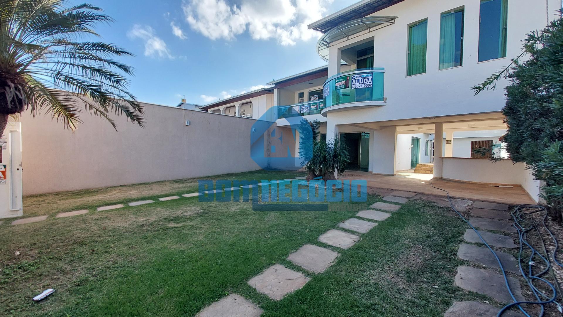 CASA COM 5 QUARTOS DE ALTO PADRÃO LOCALIZADA NO BAIRRO ILHA DO...