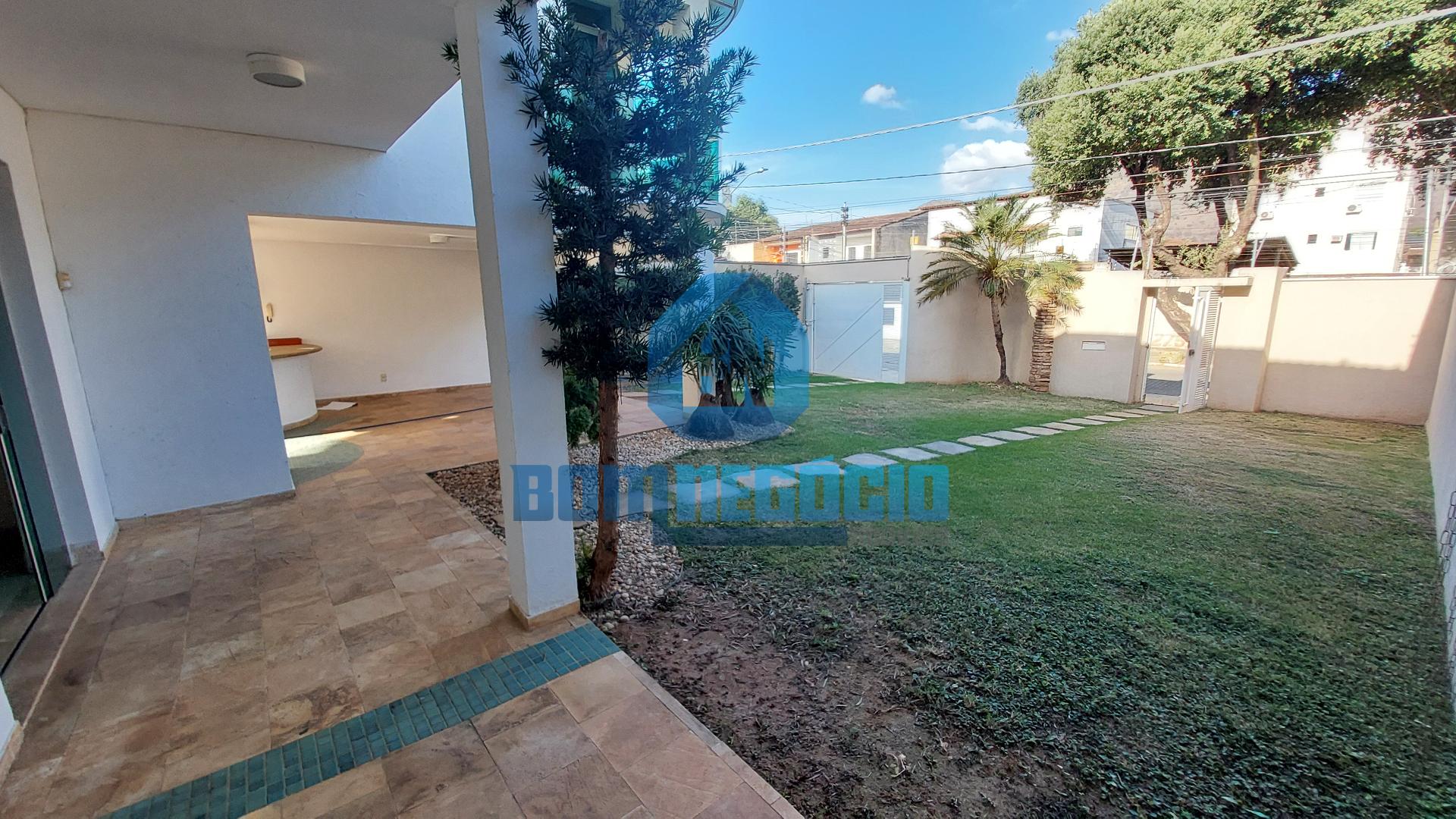 CASA COM 5 QUARTOS DE ALTO PADRÃO LOCALIZADA NO BAIRRO ILHA DO...