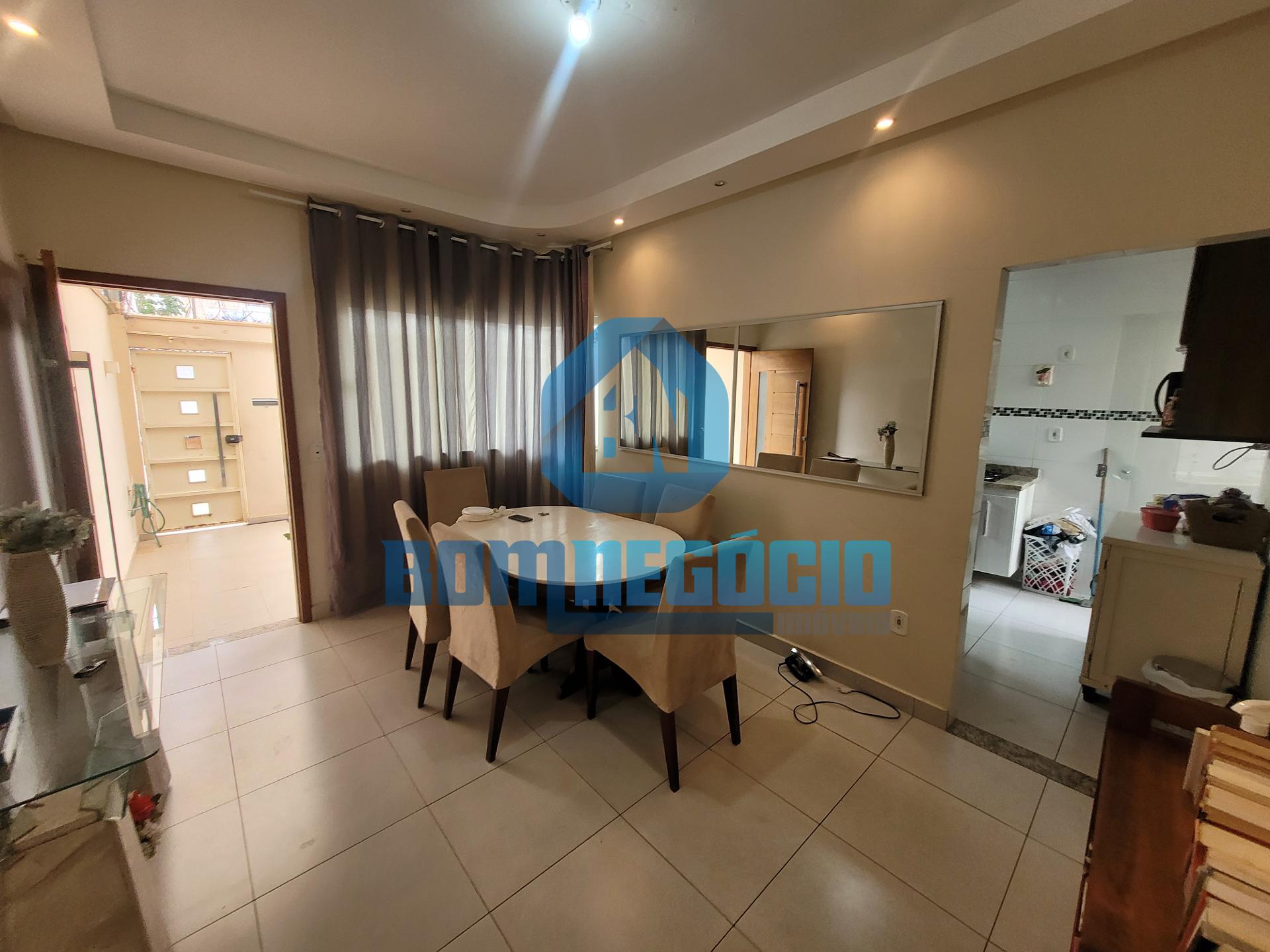 Casa com 3 quartos, 2 banheiros e acabamento fino à venda, CAS...