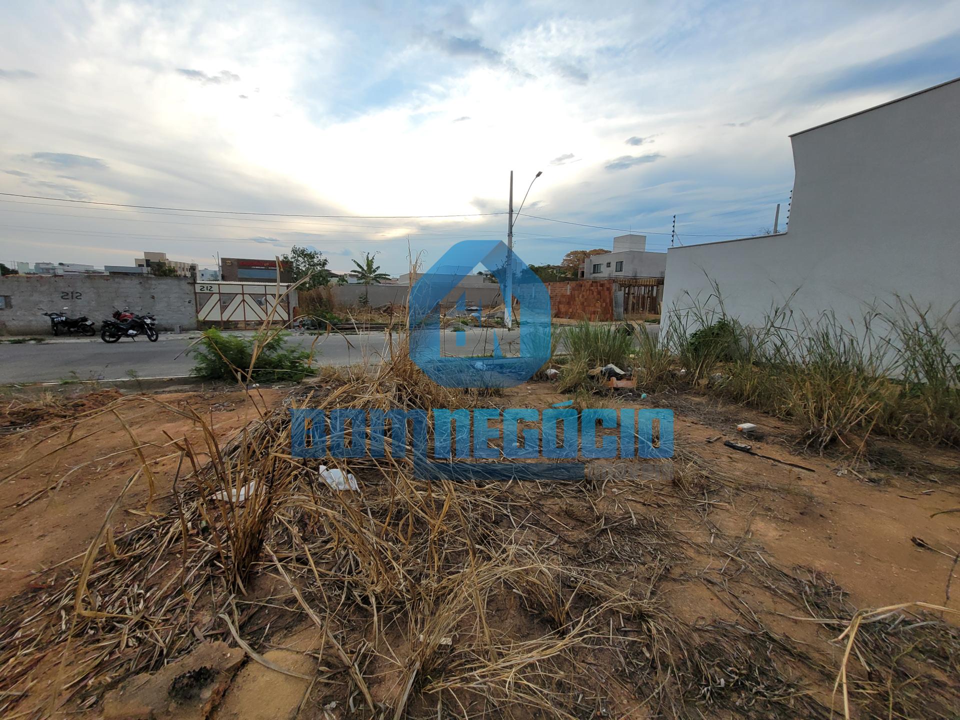 Lote com 300 m , plano, amplo e documentado à venda, Bosque da...