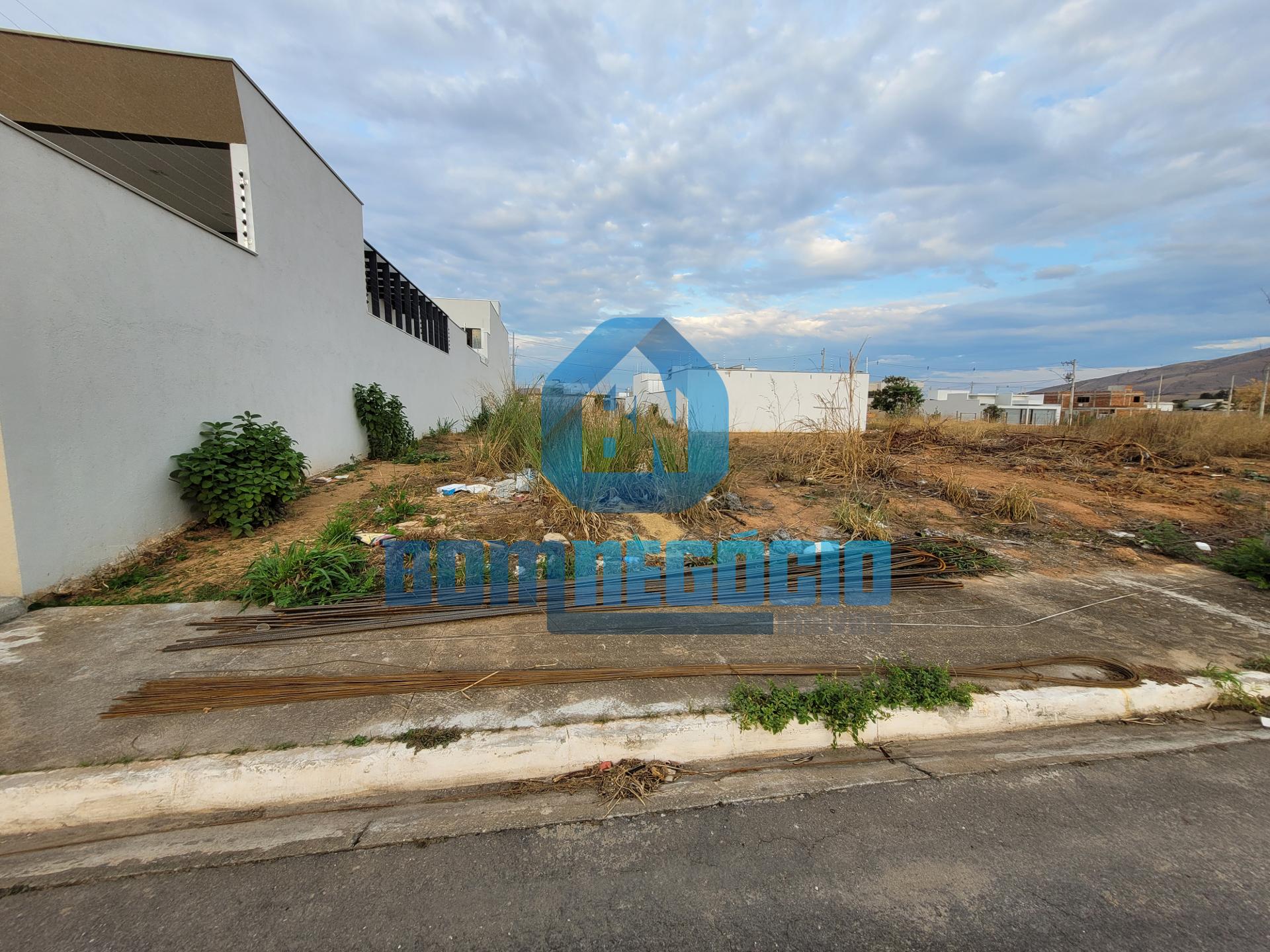 Lote com 300 m , plano, amplo e documentado à venda, Bosque da...