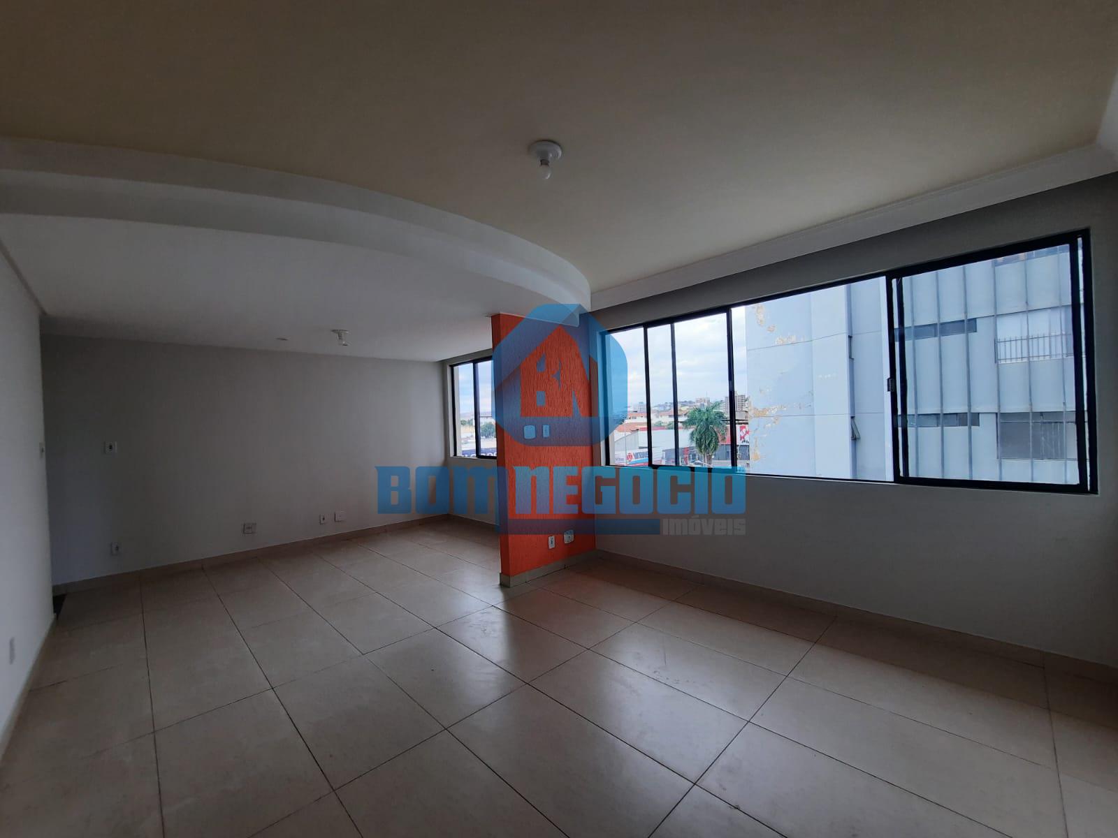 Apartamento com 3 dormitórios à venda, CENTRO, GOVERNADOR VALA...