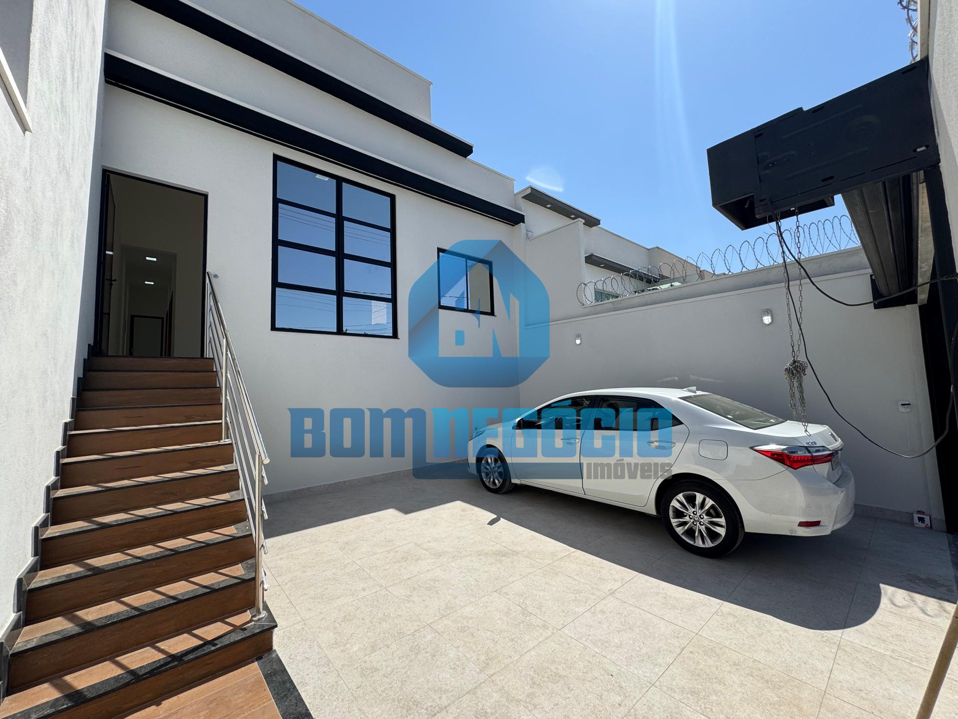 Casa baixa à venda, com 3 dormitórios e garagem, Parque Olímpi...