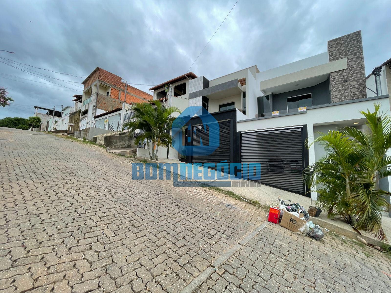 Alto Padrão , Casa Baixa , Suíte mais dois Quartos , Quintal