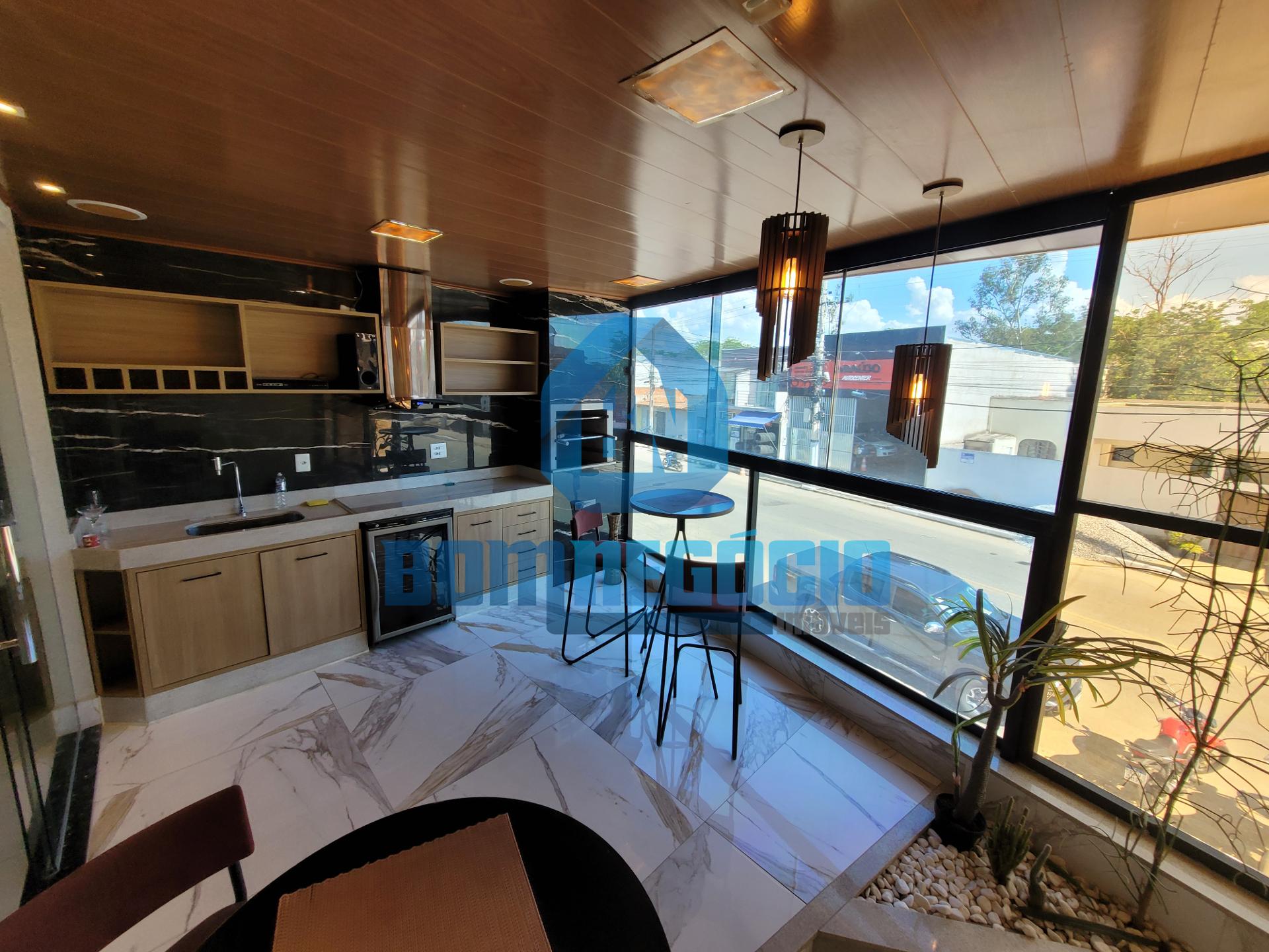 Casa mobiliada com 3 quartos, 3 banheiros e jacuzzi à venda, C...