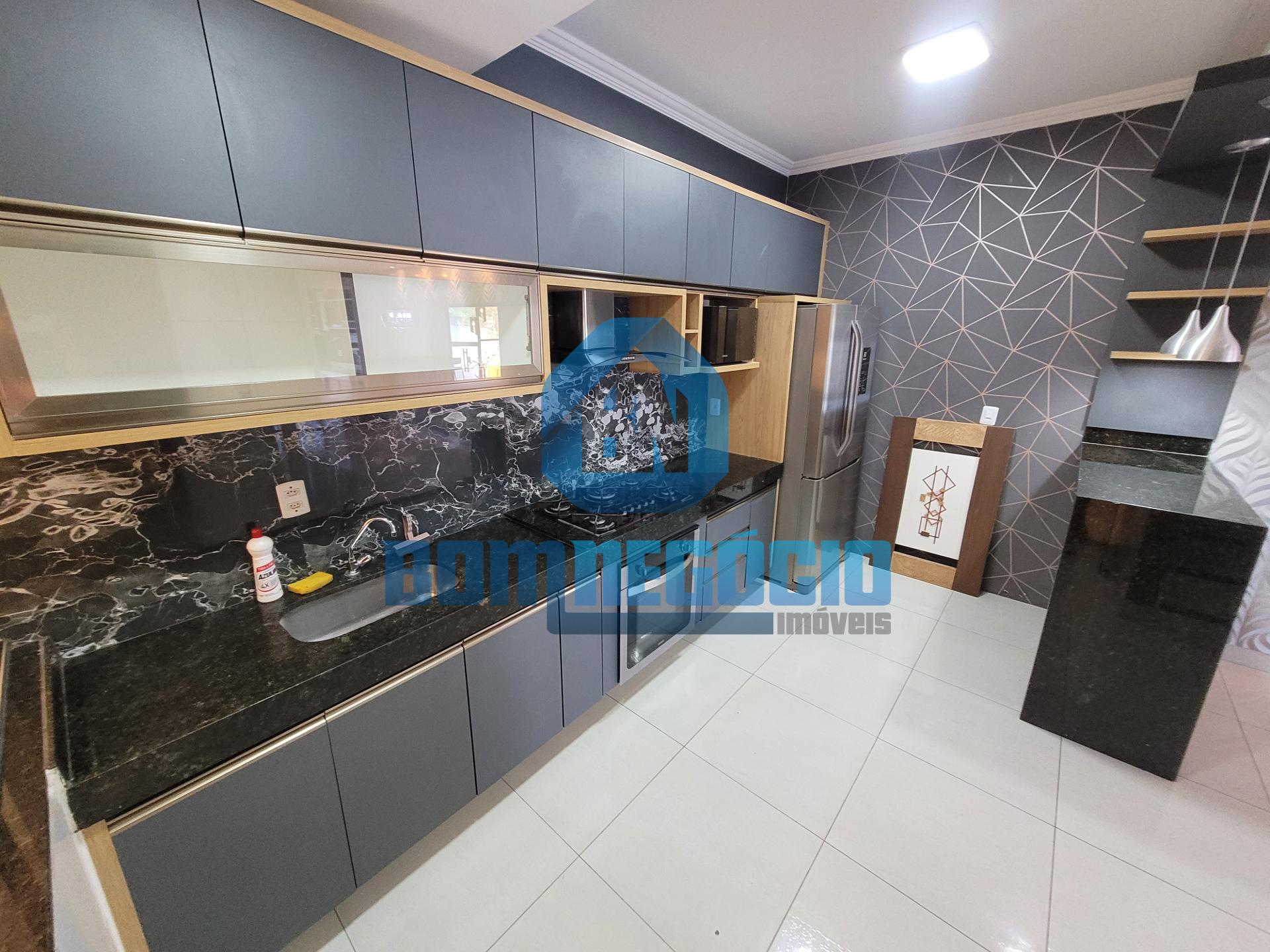 Casa mobiliada com 3 quartos, 3 banheiros e jacuzzi à venda, C...