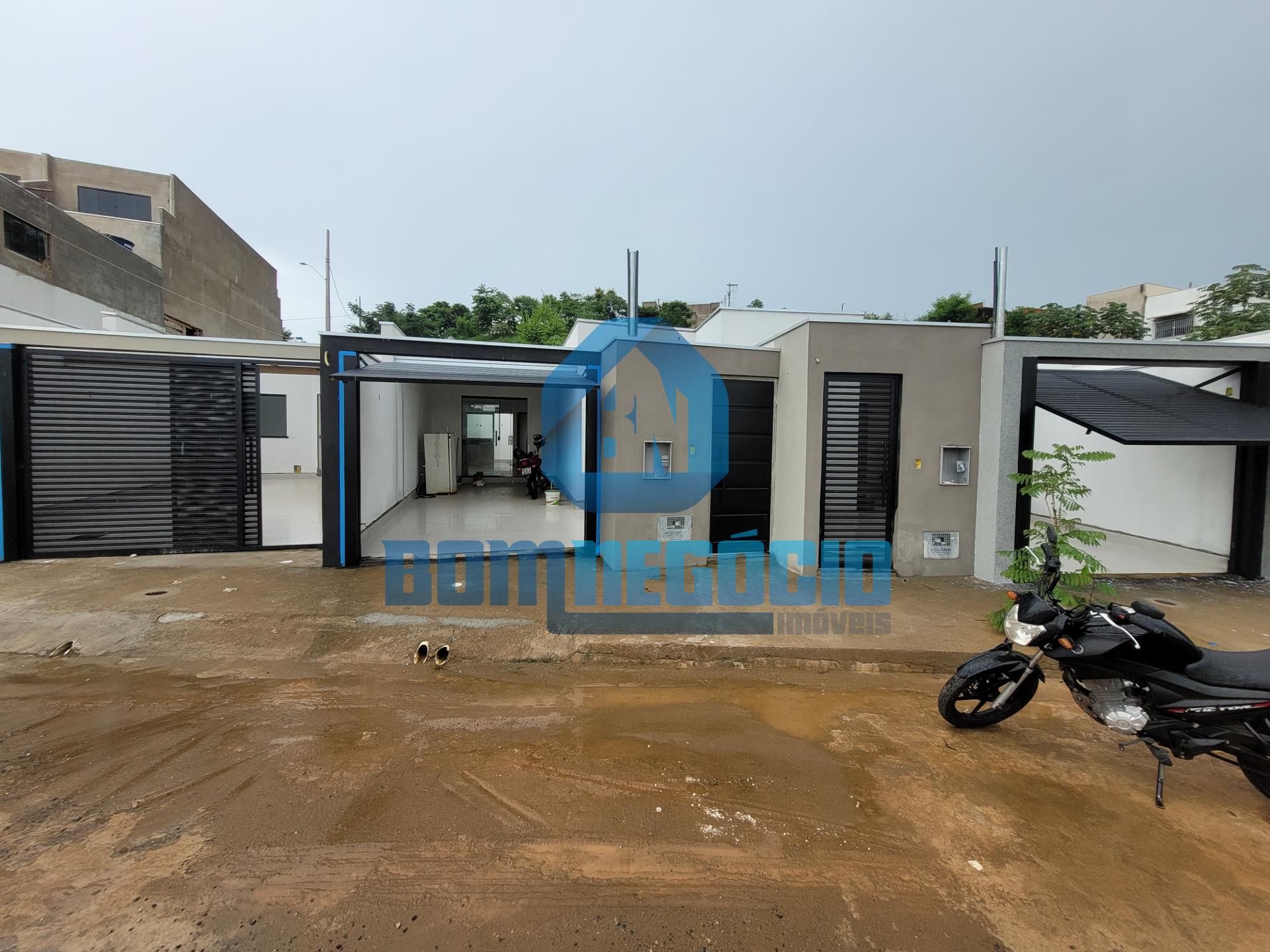 Casa com 3 quartos, garagem coberta e varanda à venda, PARQUE ...