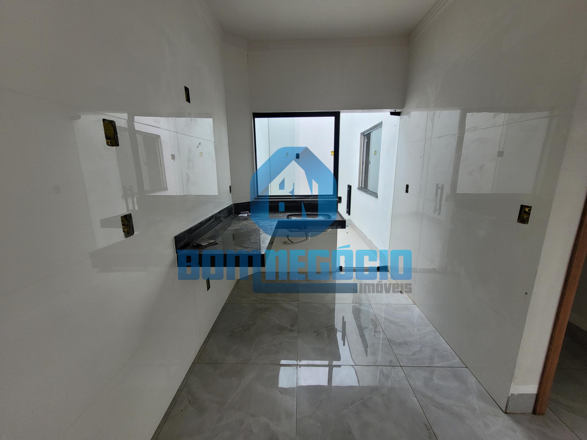 Casa com 3 quartos, garagem coberta e varanda à venda, PARQUE ...