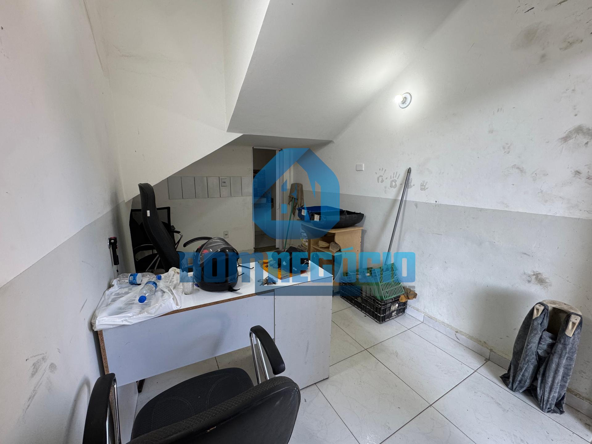 SALA COMERCIAL CENTRAL COM BANHEIRO PRIVATIVO  SEM CONDOMÍNIO ...