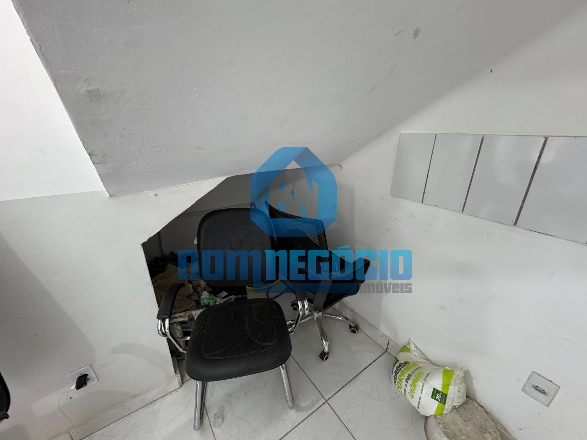 SALA COMERCIAL CENTRAL COM BANHEIRO PRIVATIVO  SEM CONDOMÍNIO ...