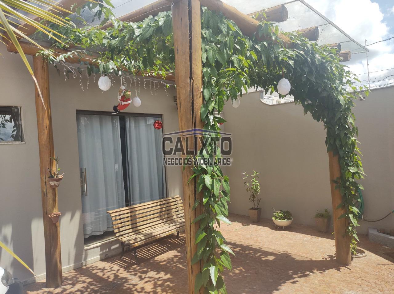 CASA BAIRRO  MORADA DA COLINA