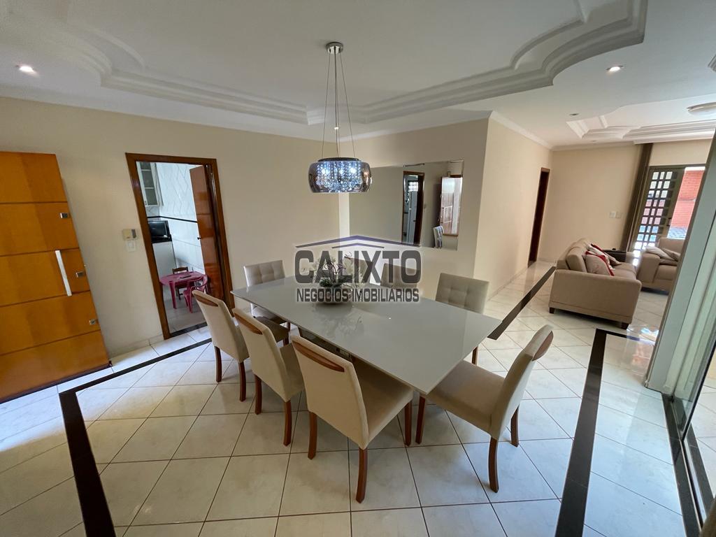 CASA BAIRRO SANTA MÔNICA