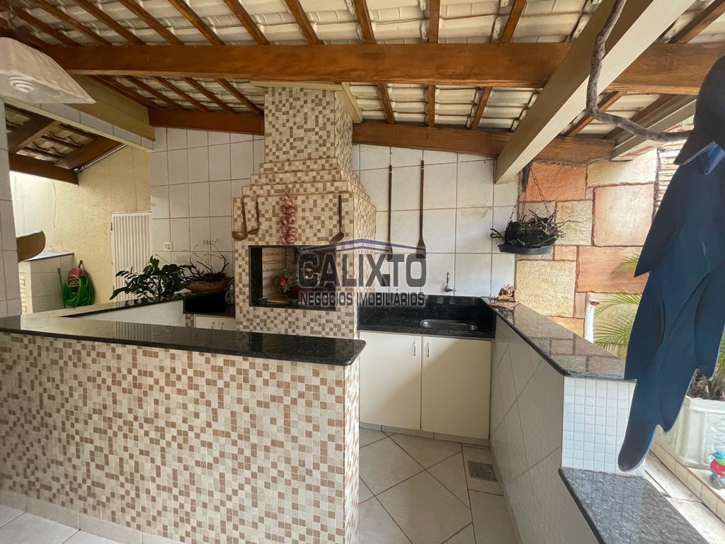 CASA BAIRRO ACLIMAÇÃO