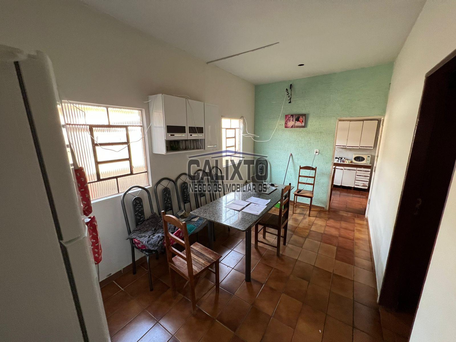 CASA BAIRRO CUSTÓDIO PEREIRA