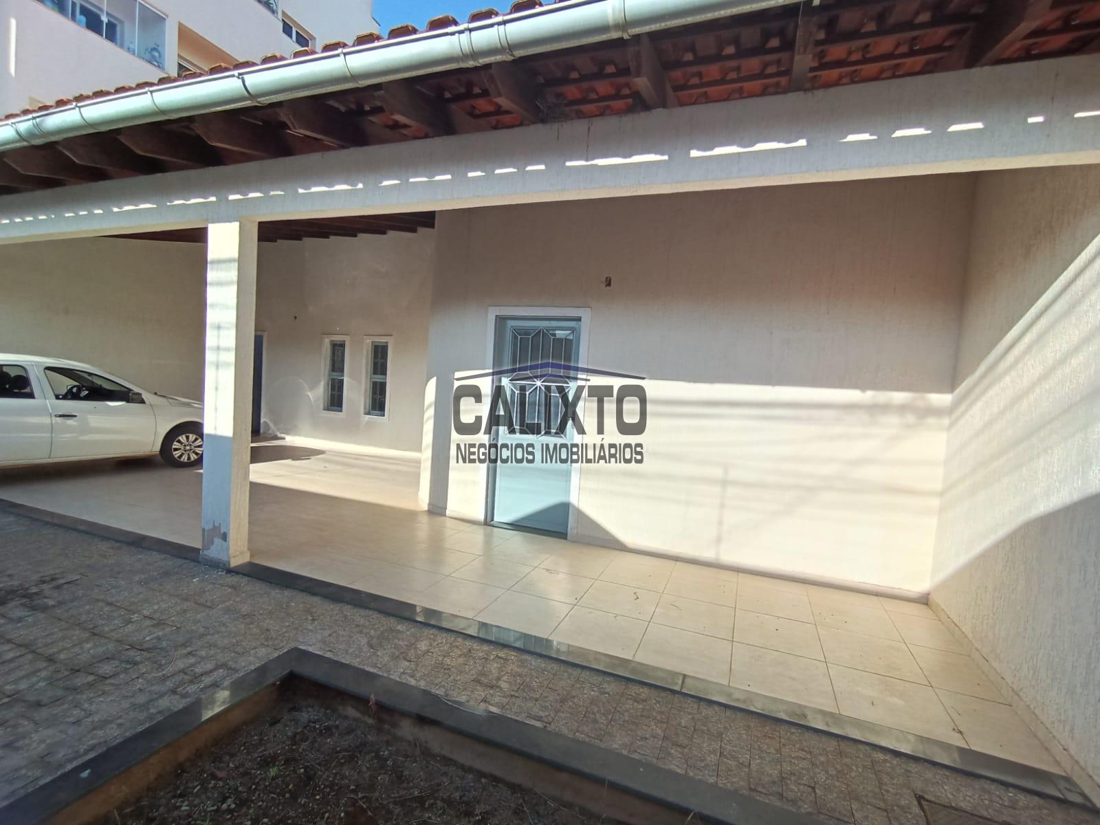 CASA BAIRRO SANTA MÔNICA