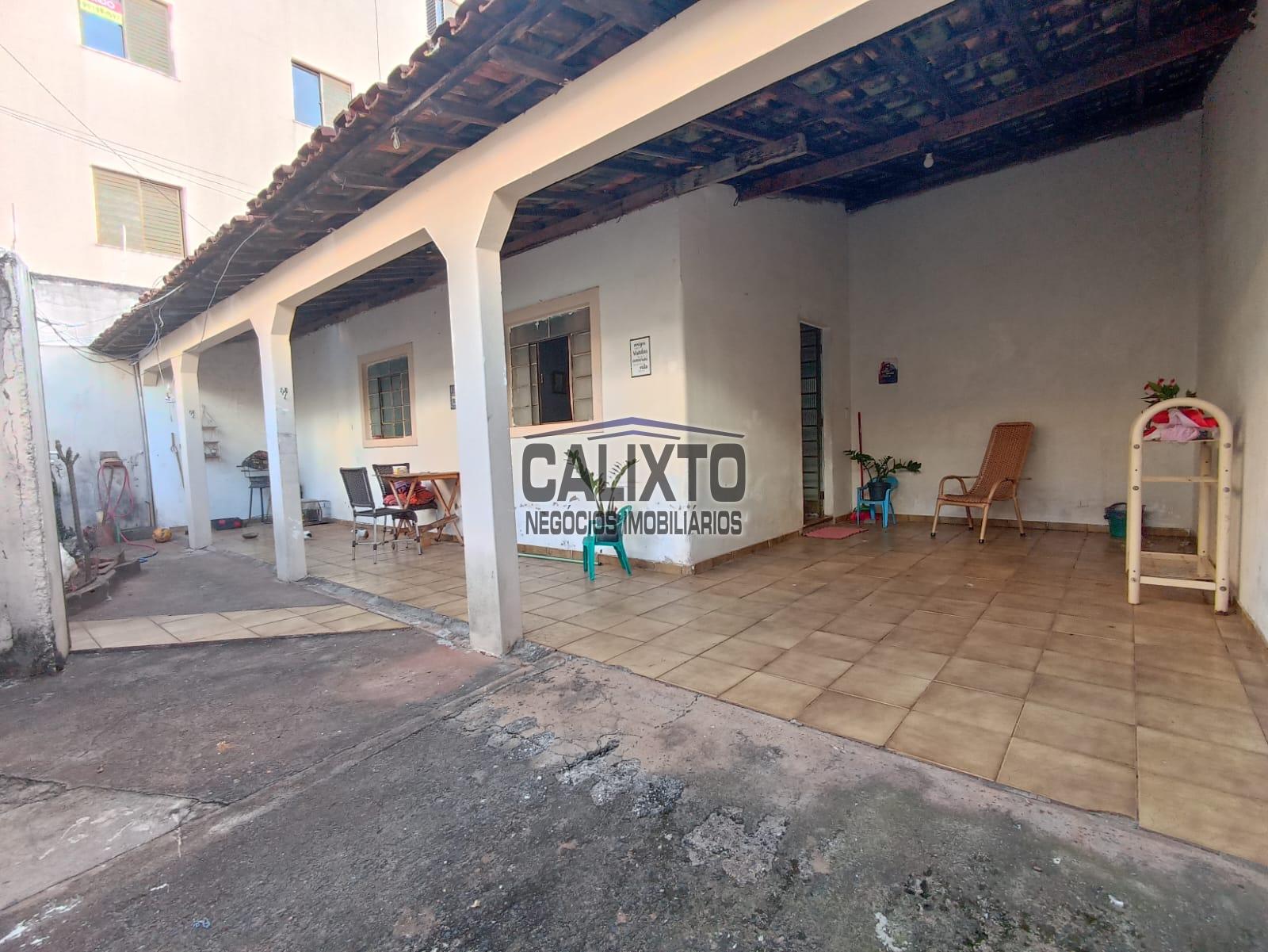CASA BAIRRO SANTA MONICA