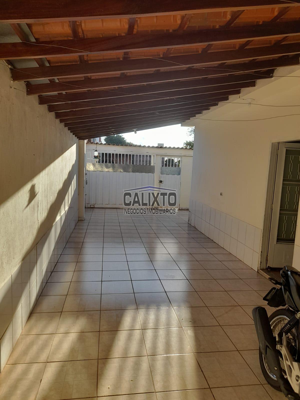 CASA BAIRRO SANTA MÔNICA