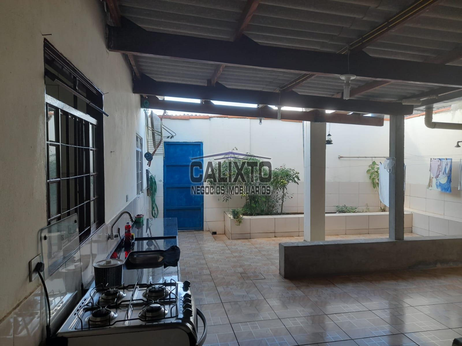 CASA BAIRRO SANTA MÔNICA