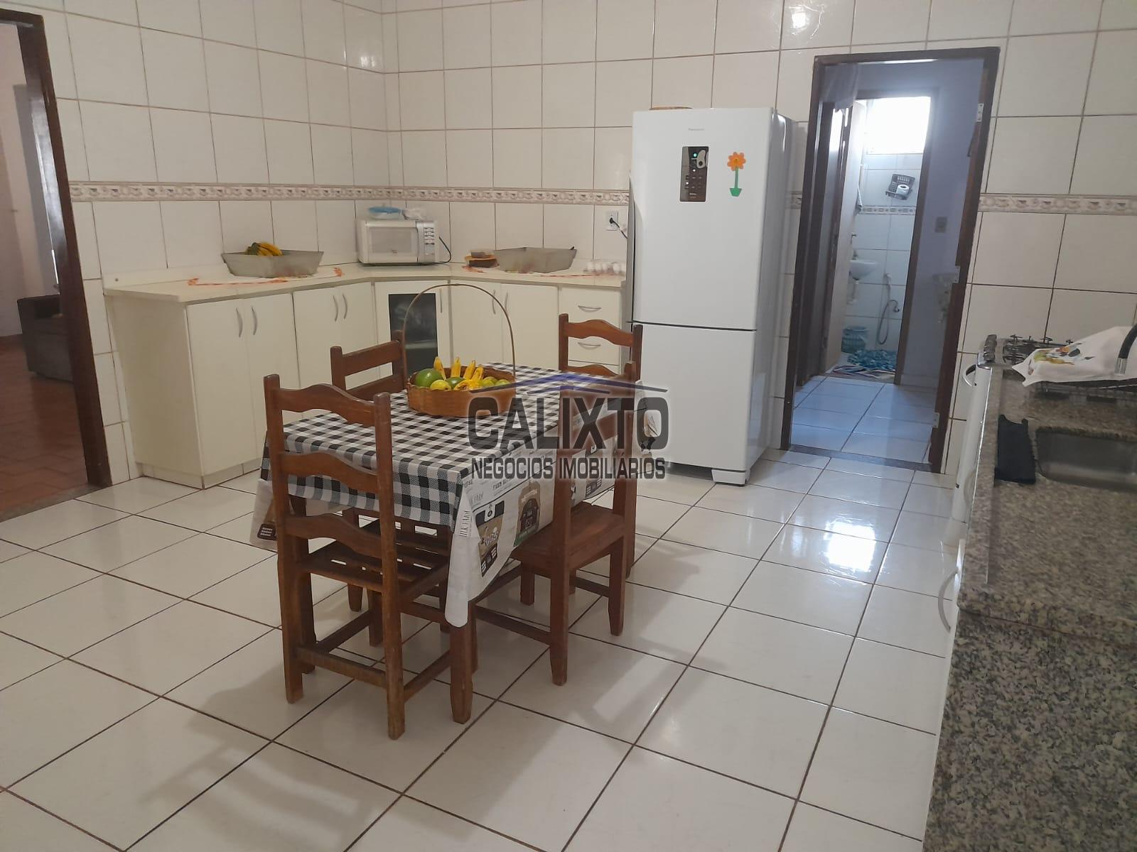 CASA BAIRRO SANTA MÔNICA