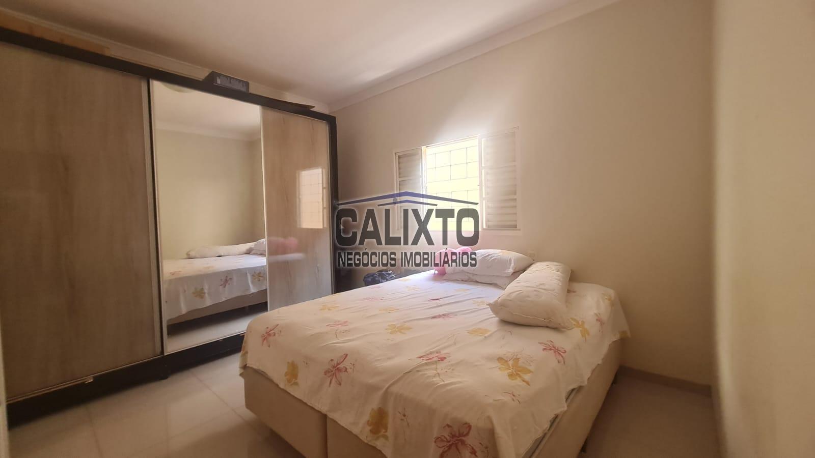 CASA BAIRRO SANTA MÔNICA