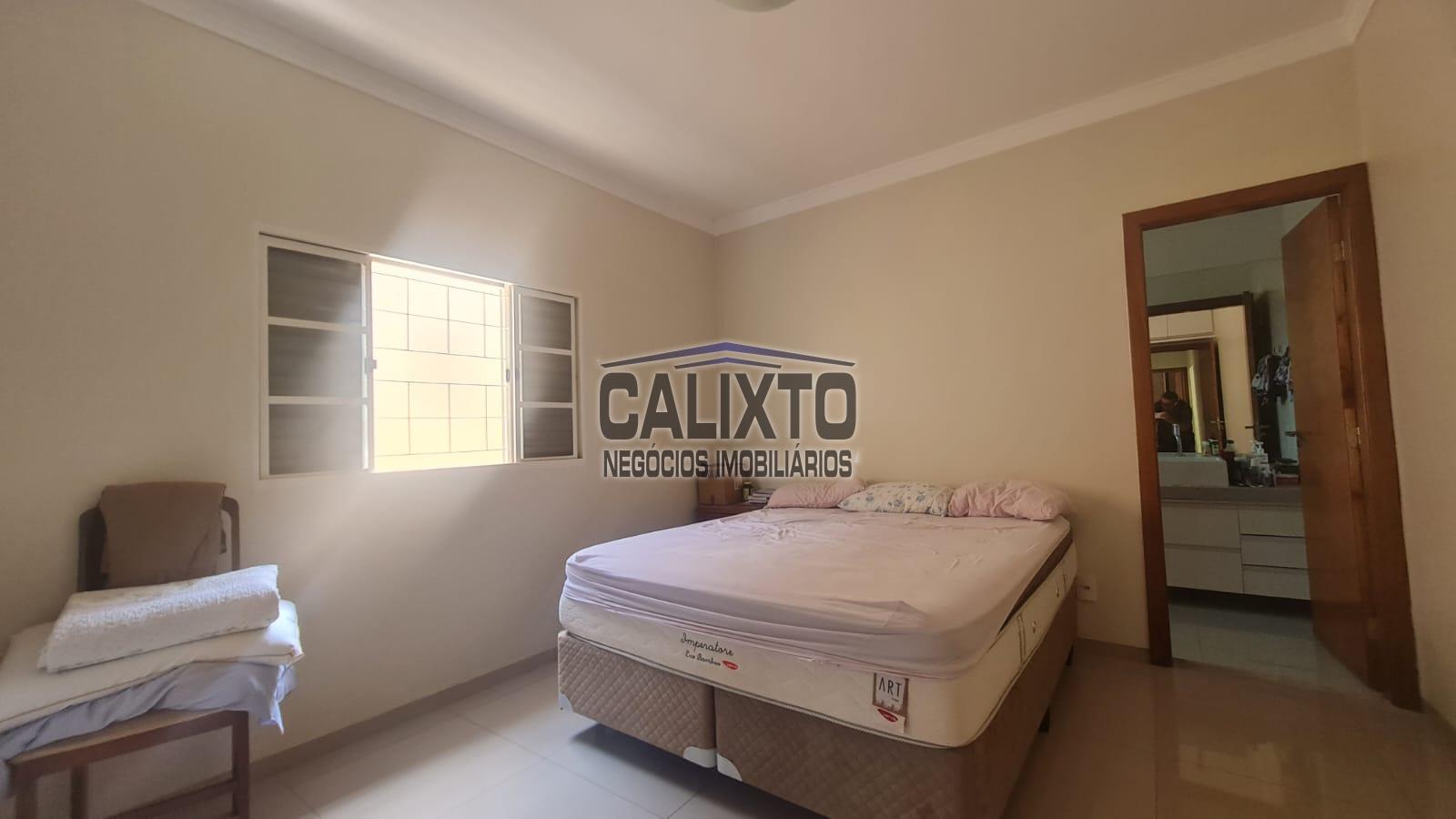 CASA BAIRRO SANTA MÔNICA