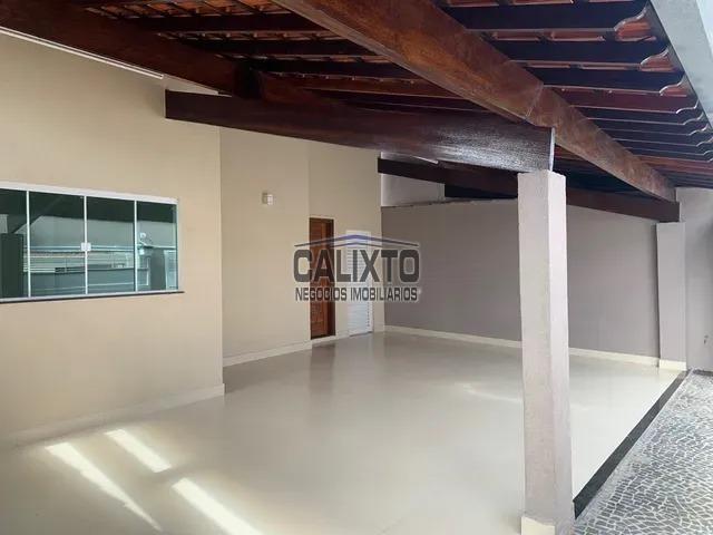CASA BAIRRO SANTA MÔNICA