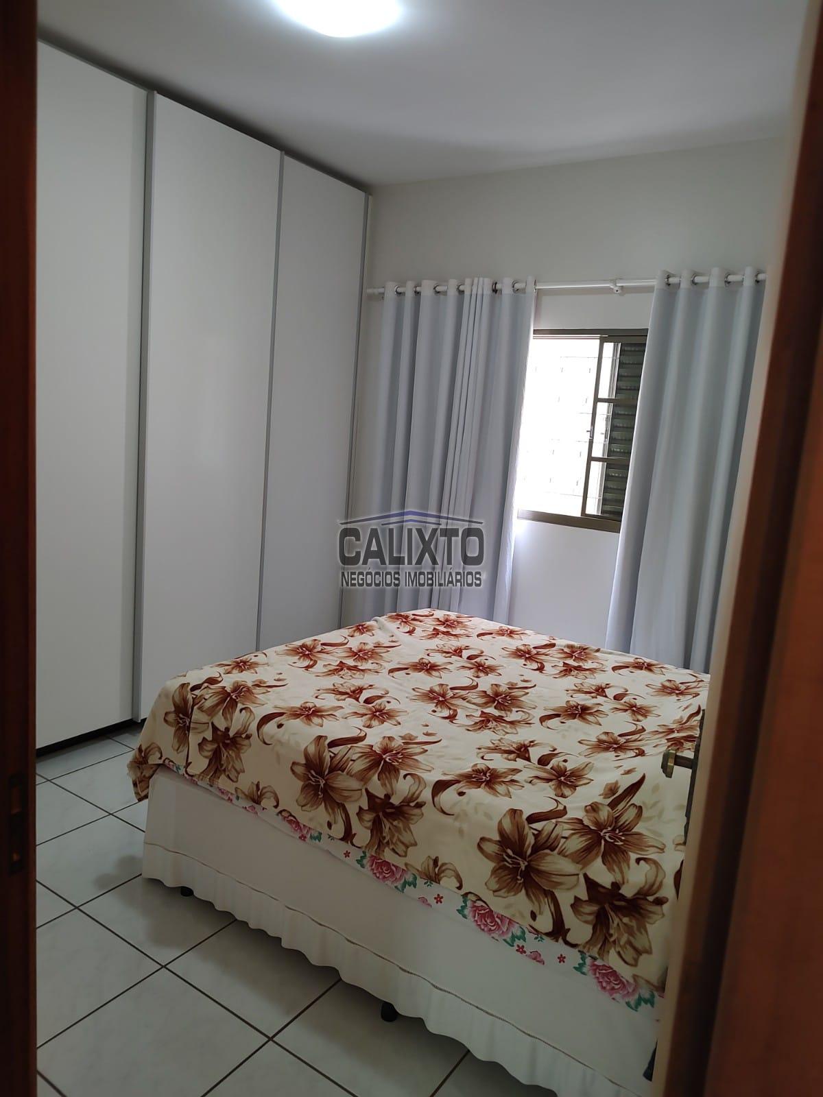CASA BAIRRO SANTA MÔNICA