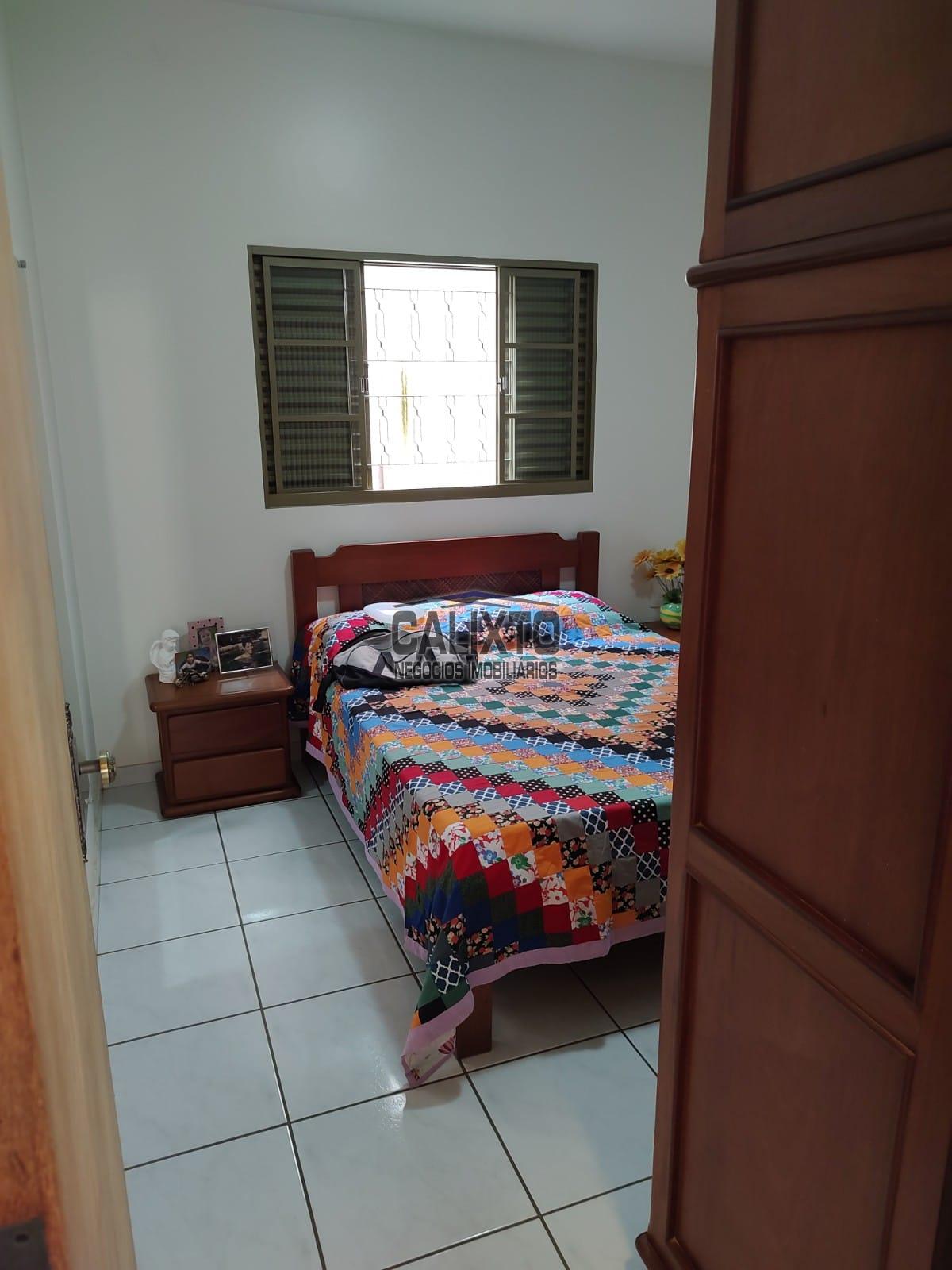 CASA BAIRRO SANTA MÔNICA