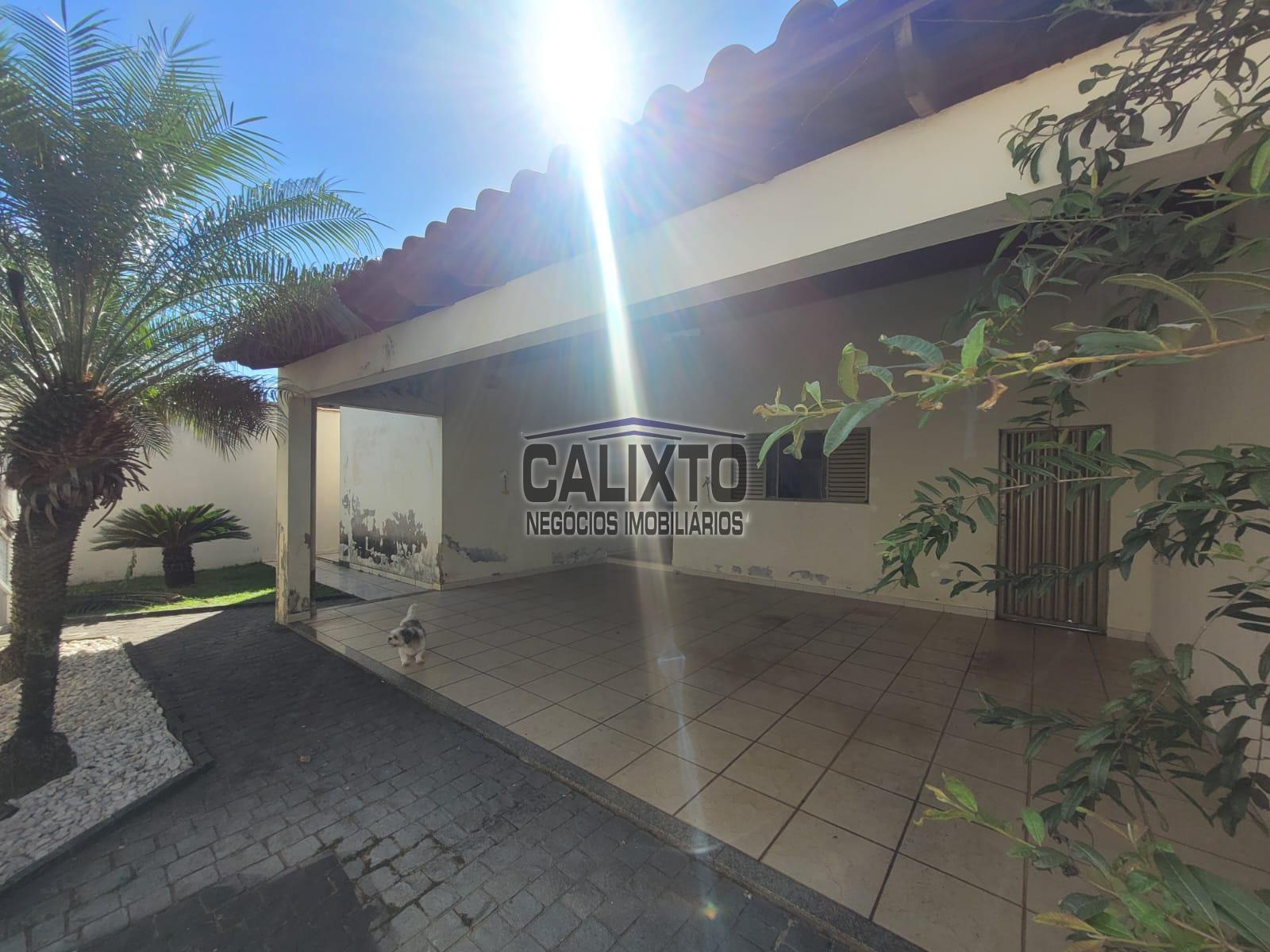 CASA BAIRRO SANTA MÔNICA