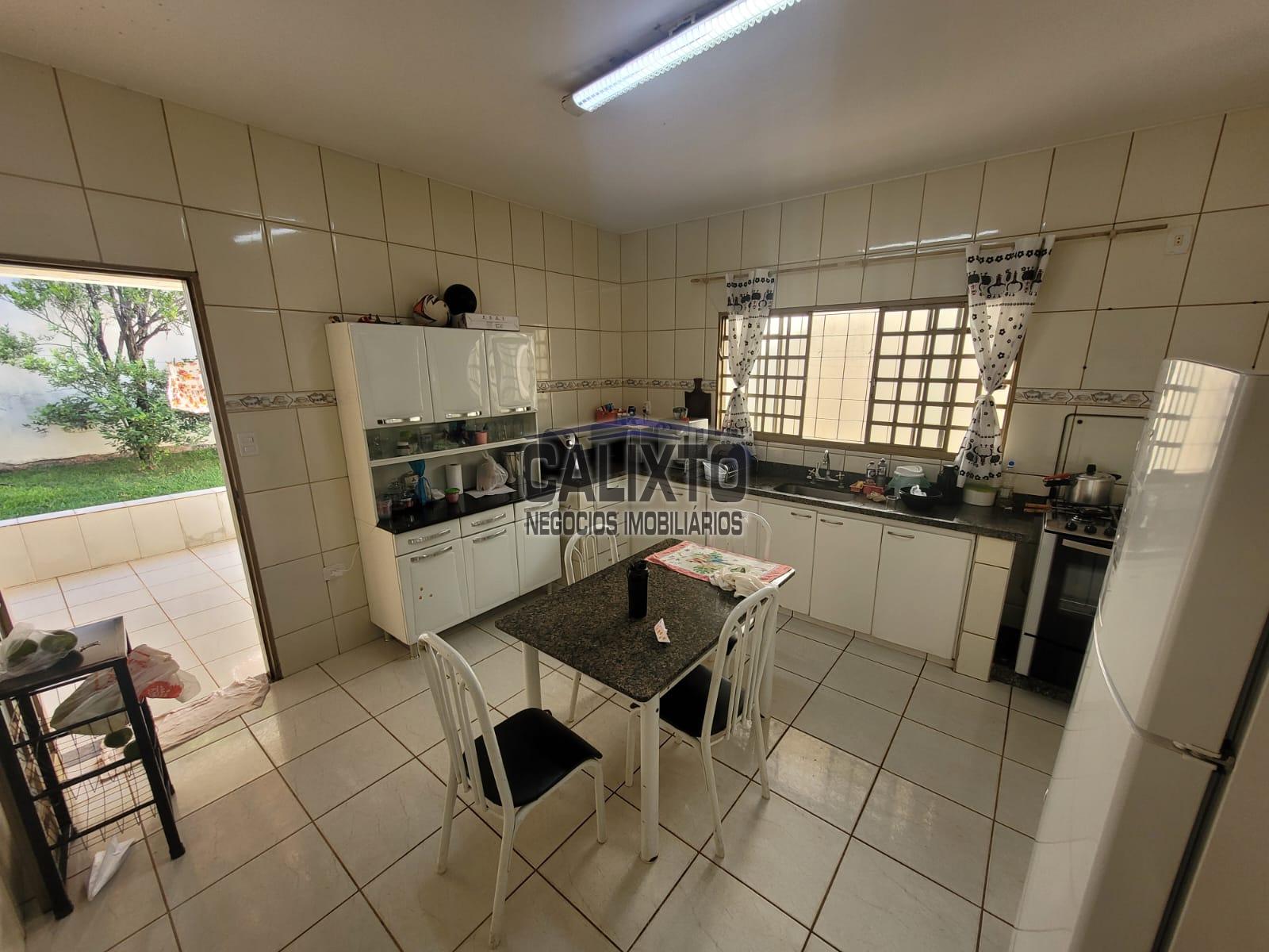 CASA BAIRRO SANTA MÔNICA