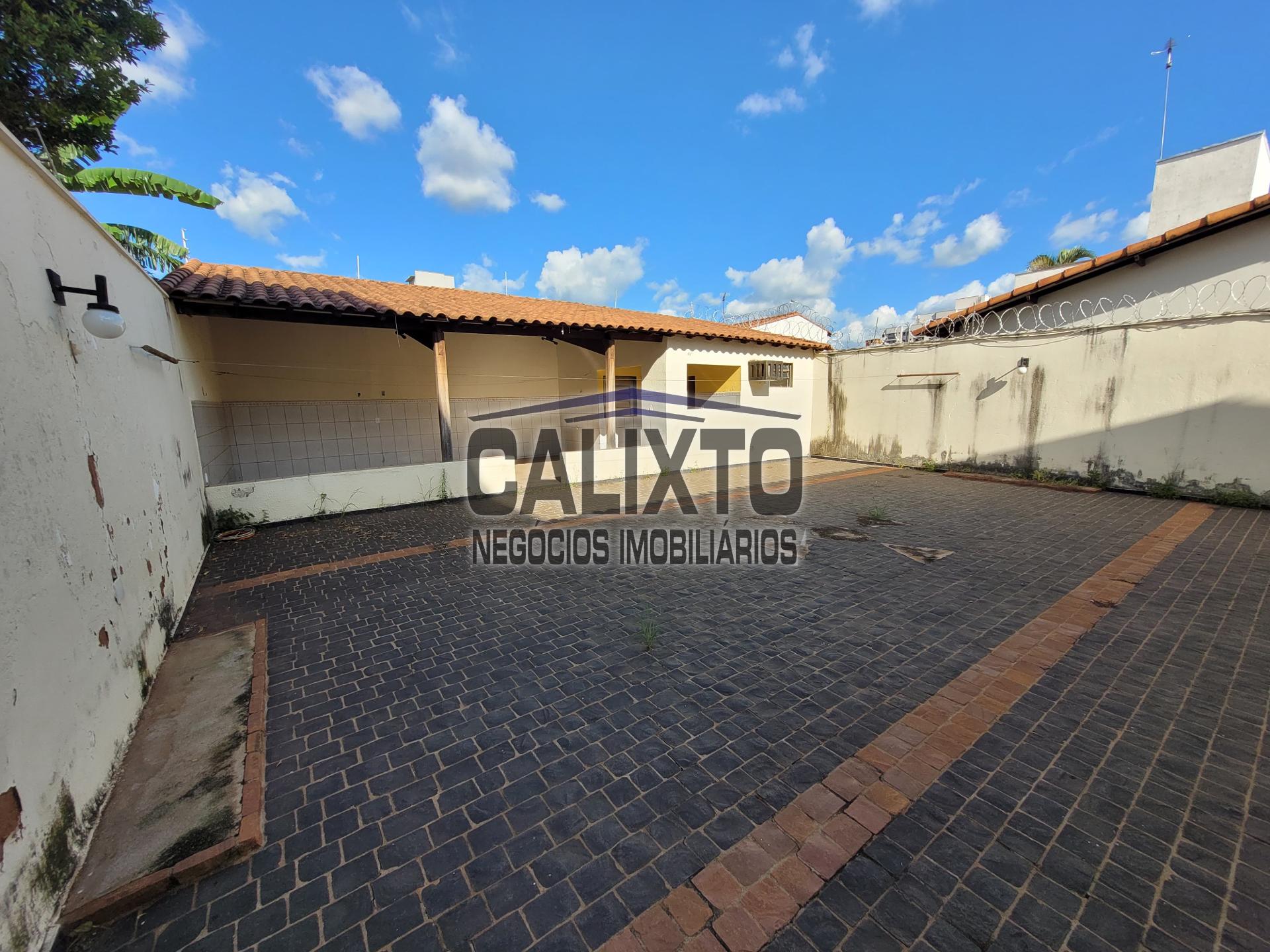 CASA BAIRRO SANTA MÔNICA
