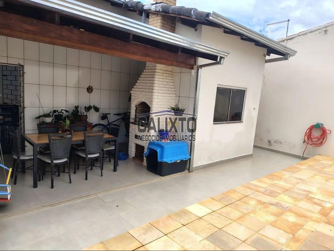 CASA BAIRRO SANTA MONICA