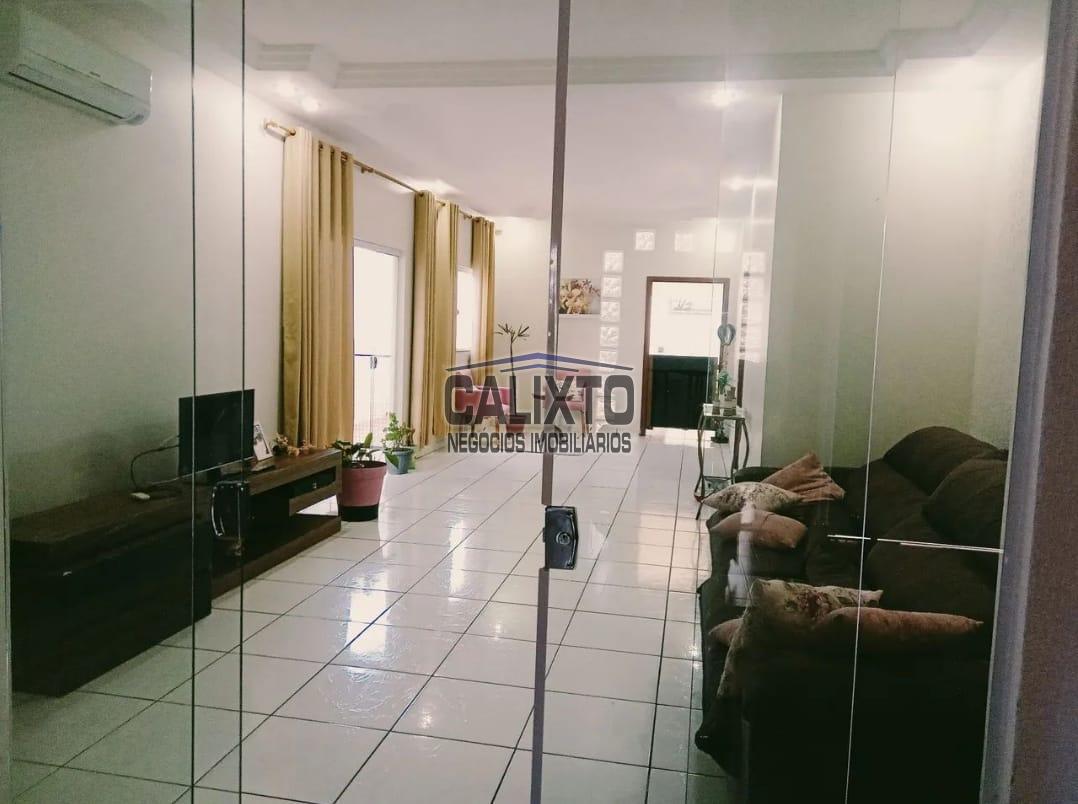 CASA BAIRRO JARDIM BRASILIA