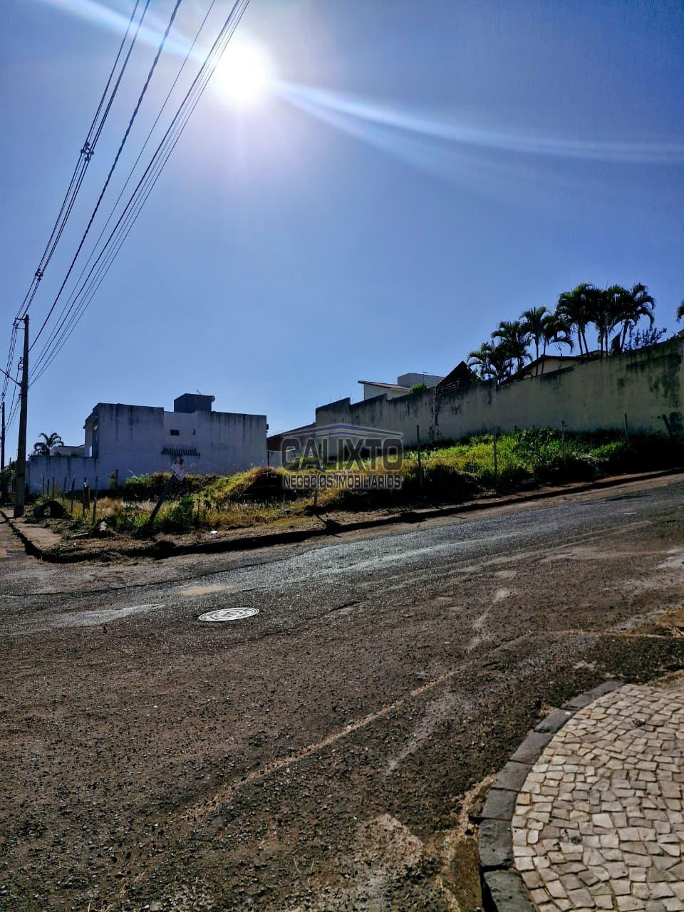 TERRENO BAIRRO VIGILATO PEREIRA