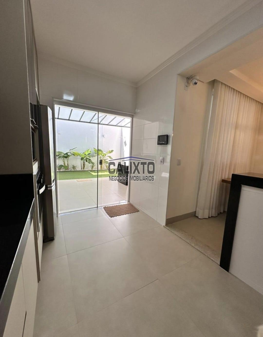 SOBRADO BAIRRO GRAND VILLE