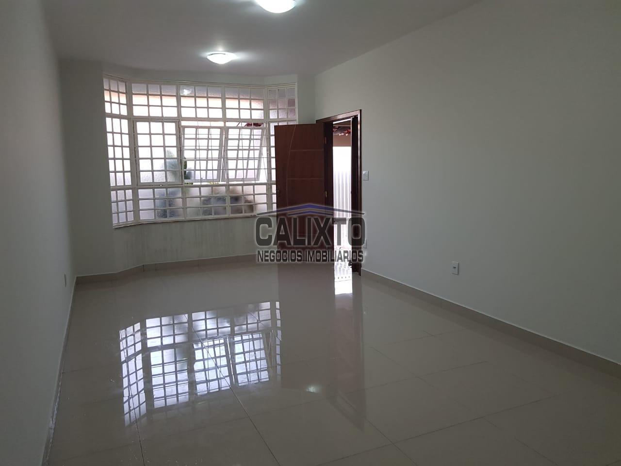 CASA BAIRRO SANTA MONICA