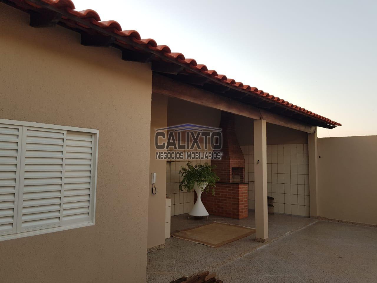 CASA BAIRRO SANTA MONICA