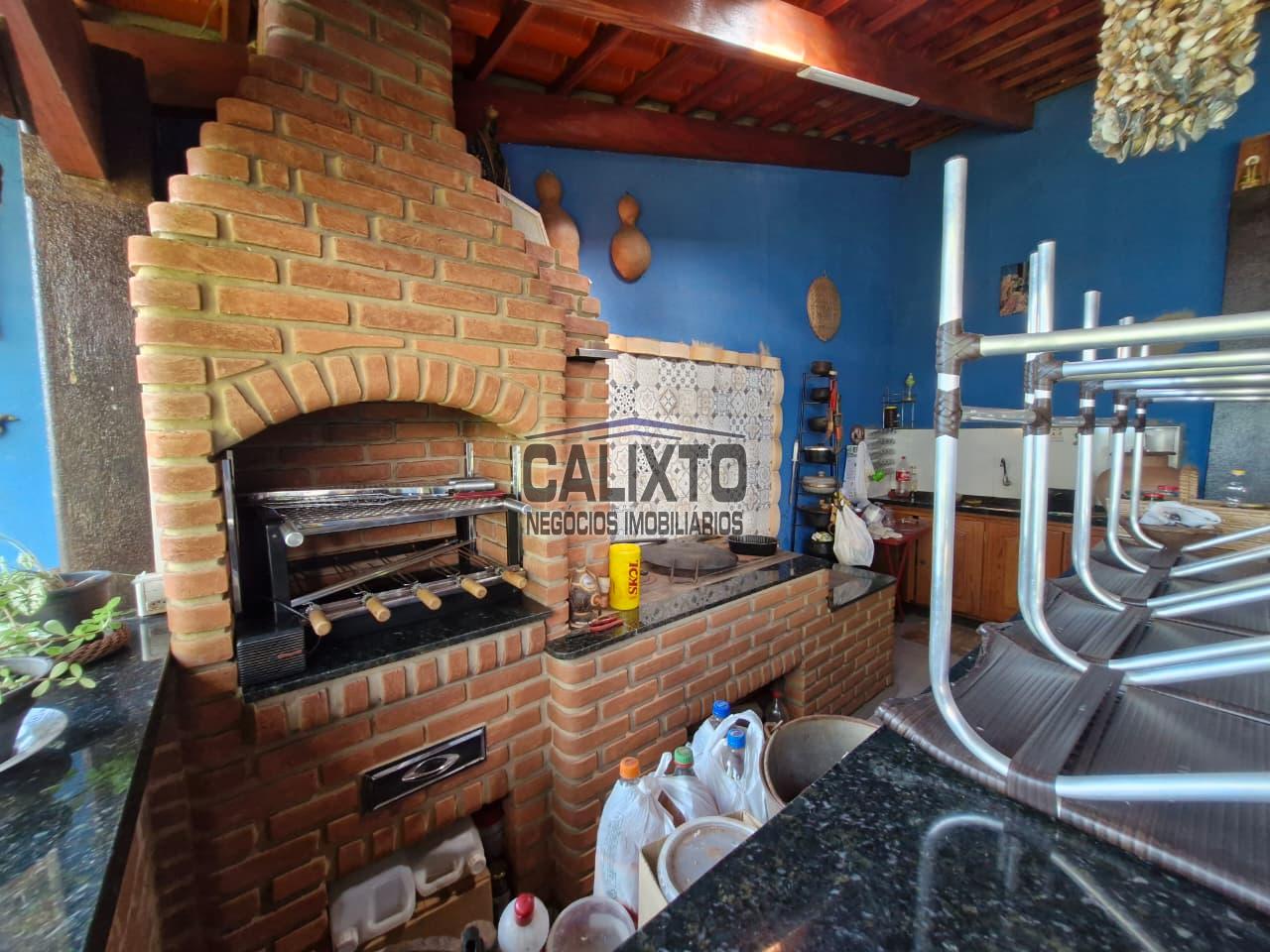 CASA BAIRRO SEGISMUNDO PEREIRA