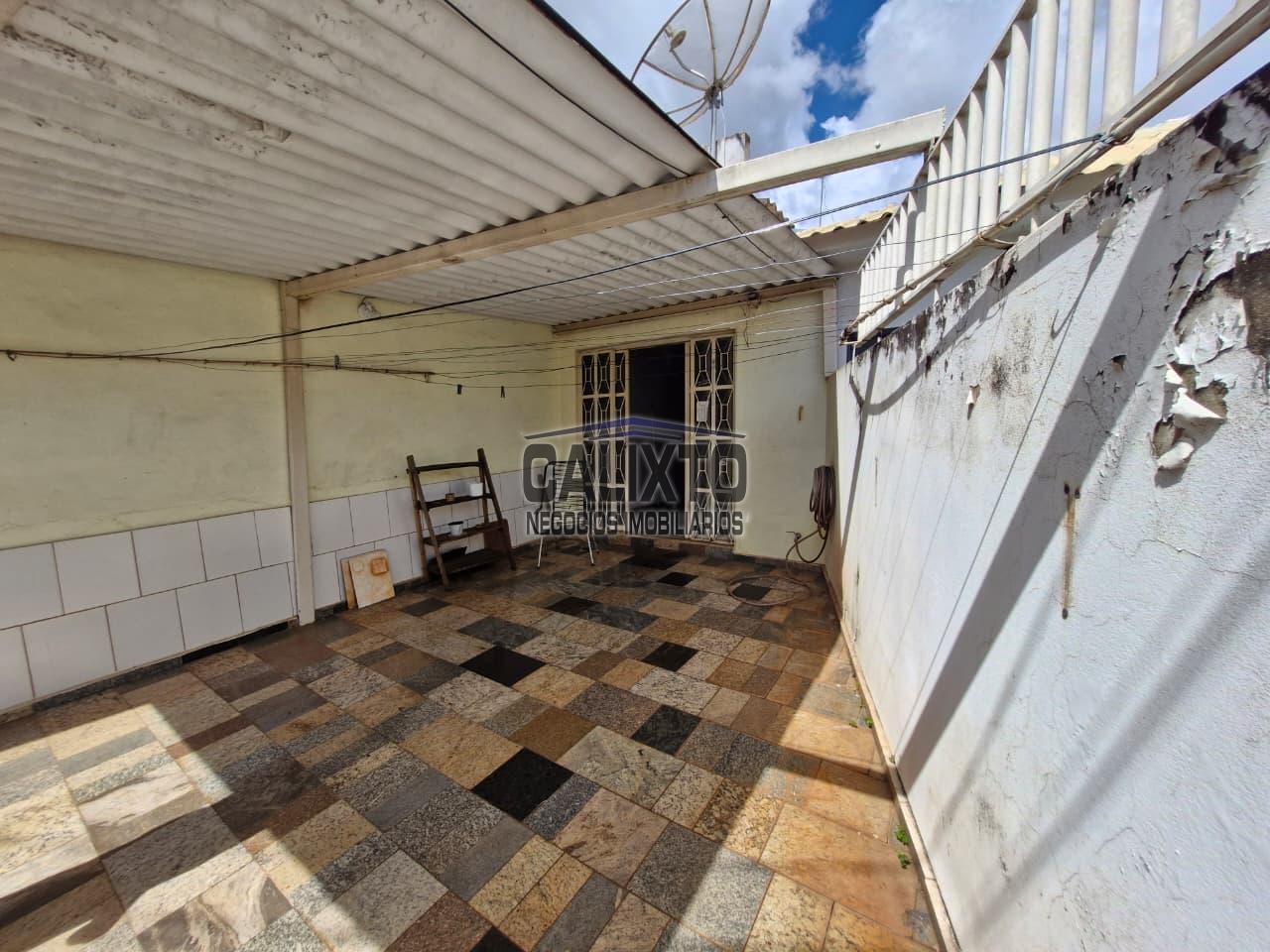 CASA BAIRRO OSVALDO REZENDE