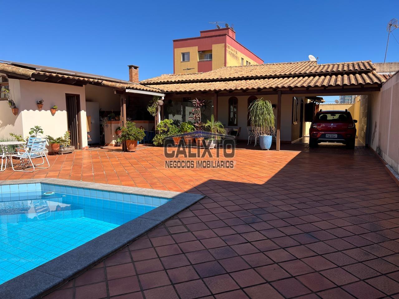 CASA BAIRRO SANTA MONICA