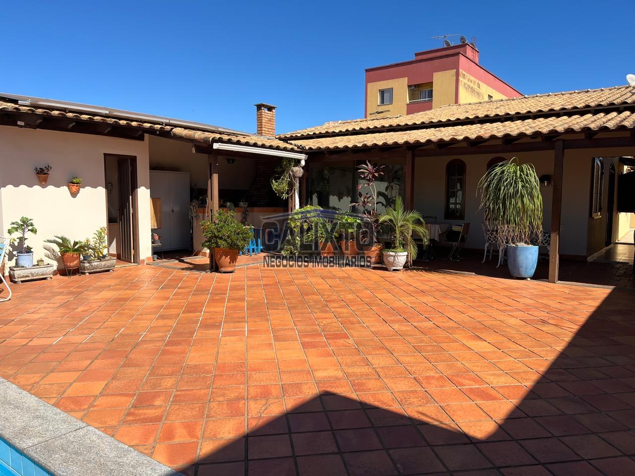 CASA BAIRRO SANTA MONICA