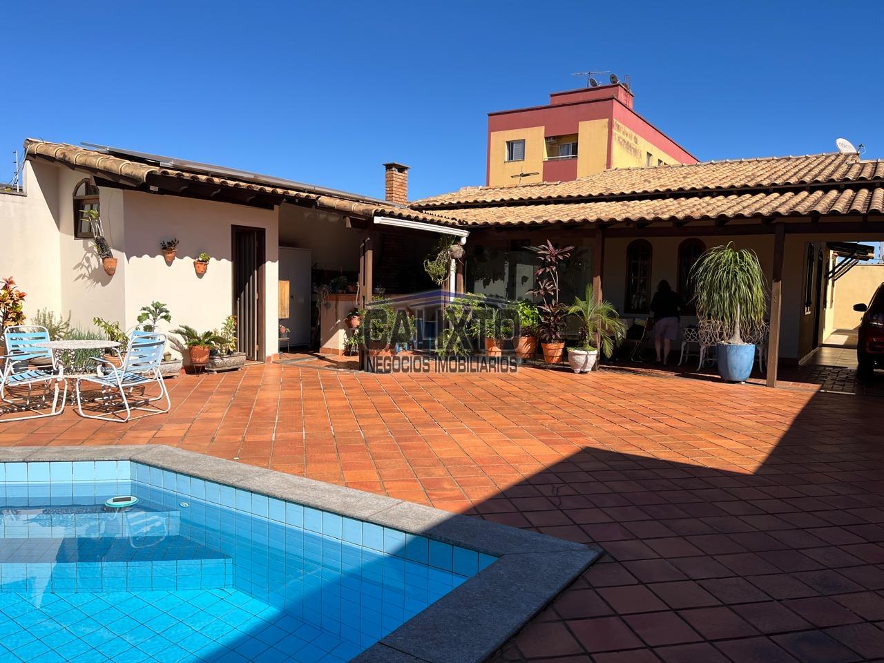 CASA BAIRRO SANTA MONICA