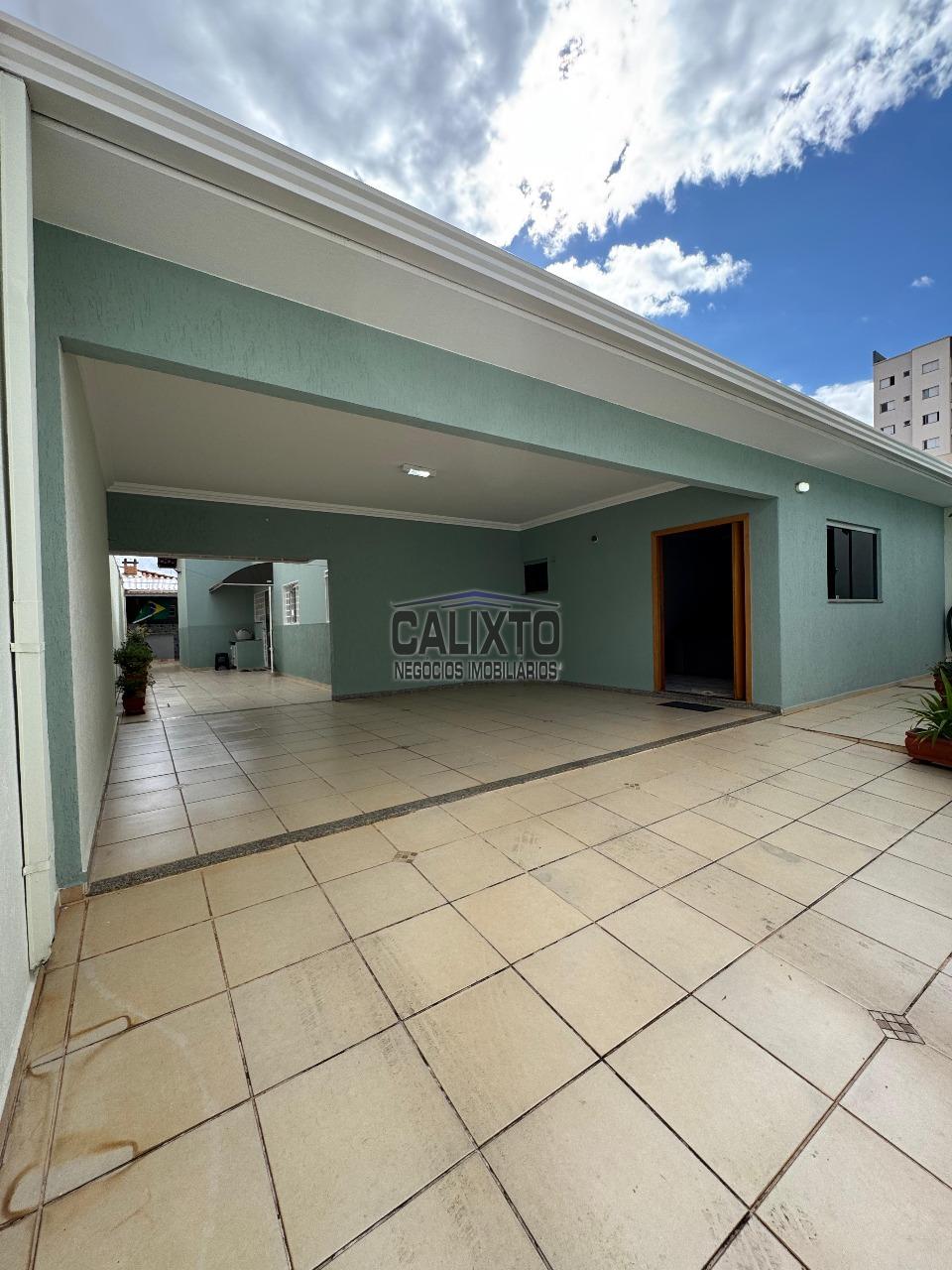 CASA BAIRRO SANTA MÔNICA