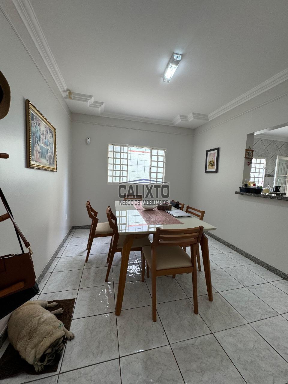 CASA BAIRRO SANTA MÔNICA