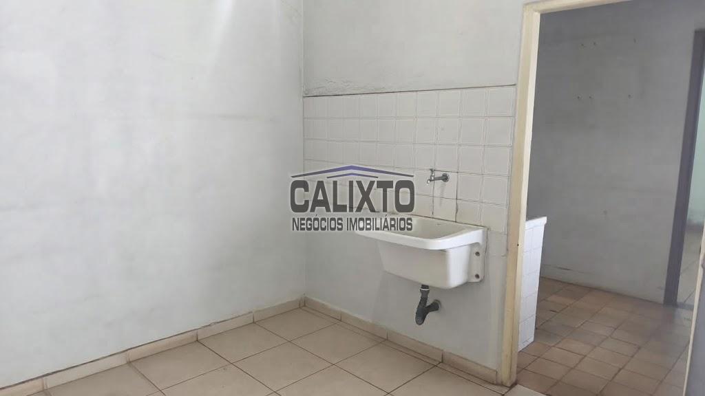 CASA  E CÔMODO COMERCIAL BAIRRO MARTINS