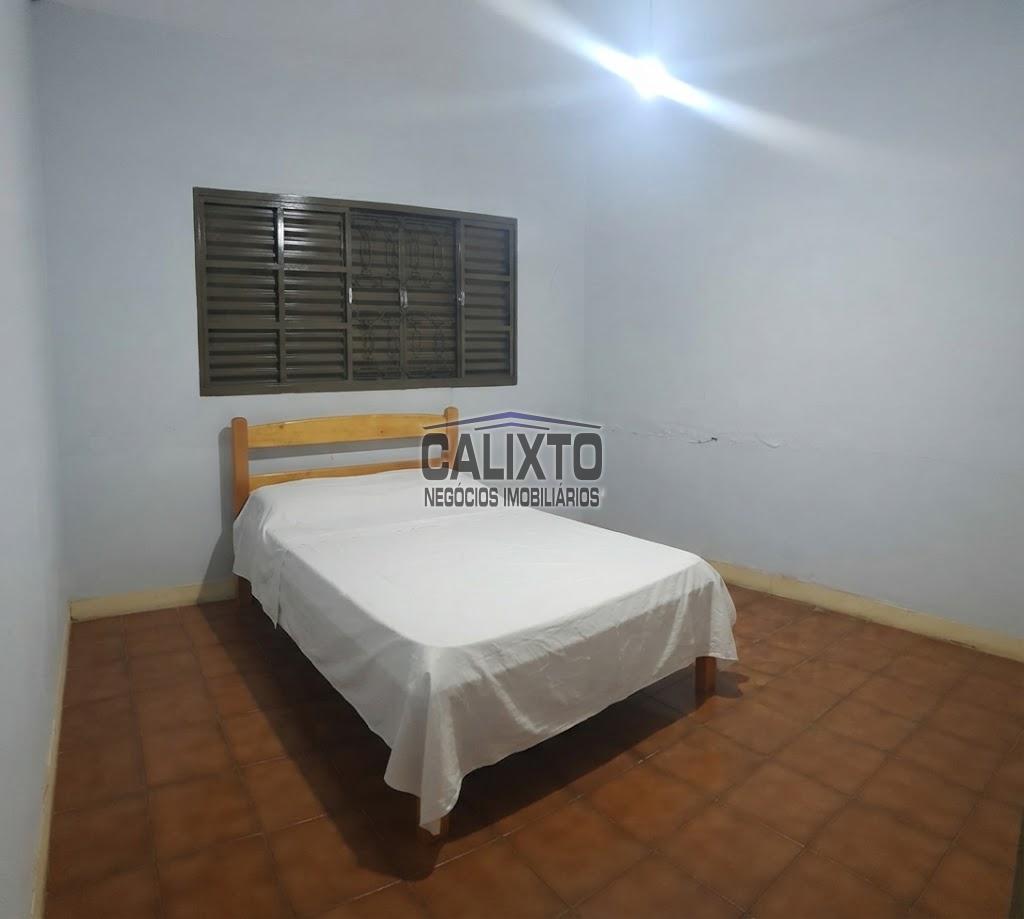 CASA  E CÔMODO COMERCIAL BAIRRO MARTINS