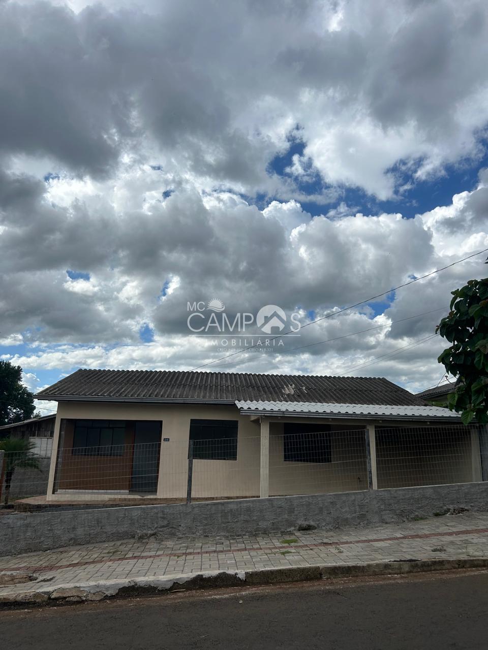 Casa de alvenaria localizada no bairro Santa Luzia - Dois Vizi...